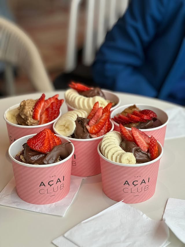 Açai bowls with strawberries and banana